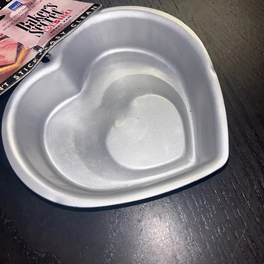 New NWT Ekco Baker's Secret 1999 Vintage Non-Stick Mini Heart Pan 4.5